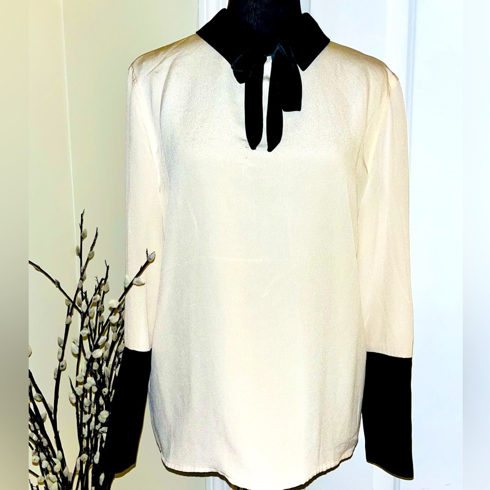 💕Valentino Boutique Velvet Bow Blouse